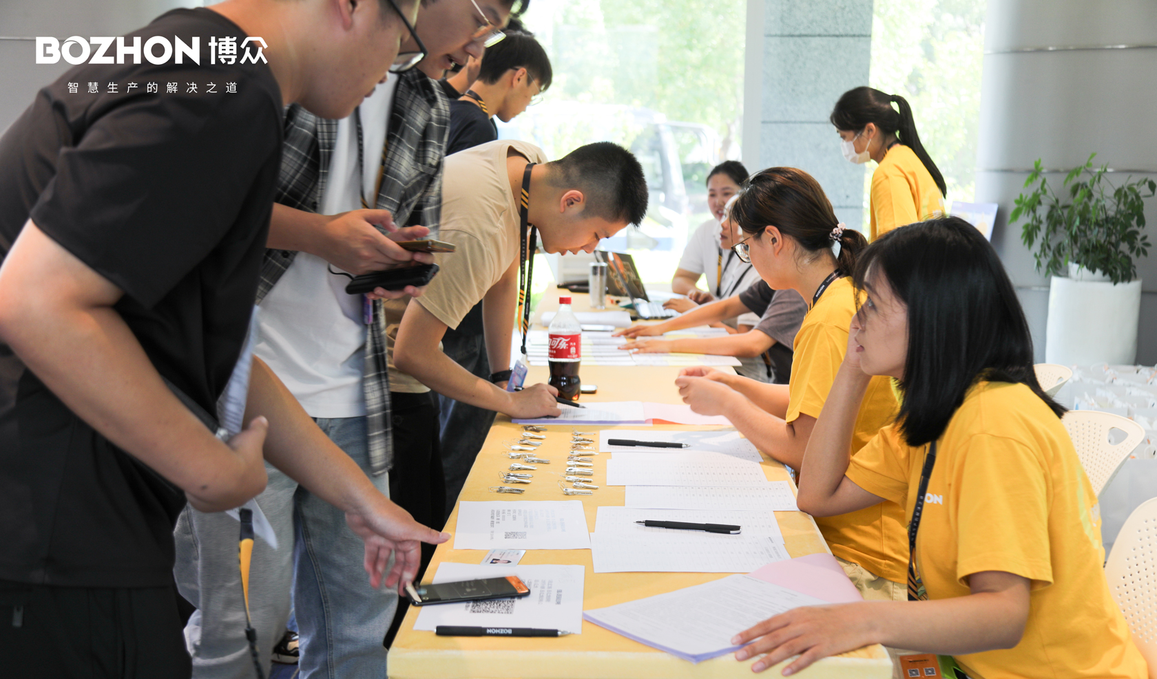 博纳四海英才·众兴中国智造——百余名海内外2025级应届毕业生加入云顶国际精工 